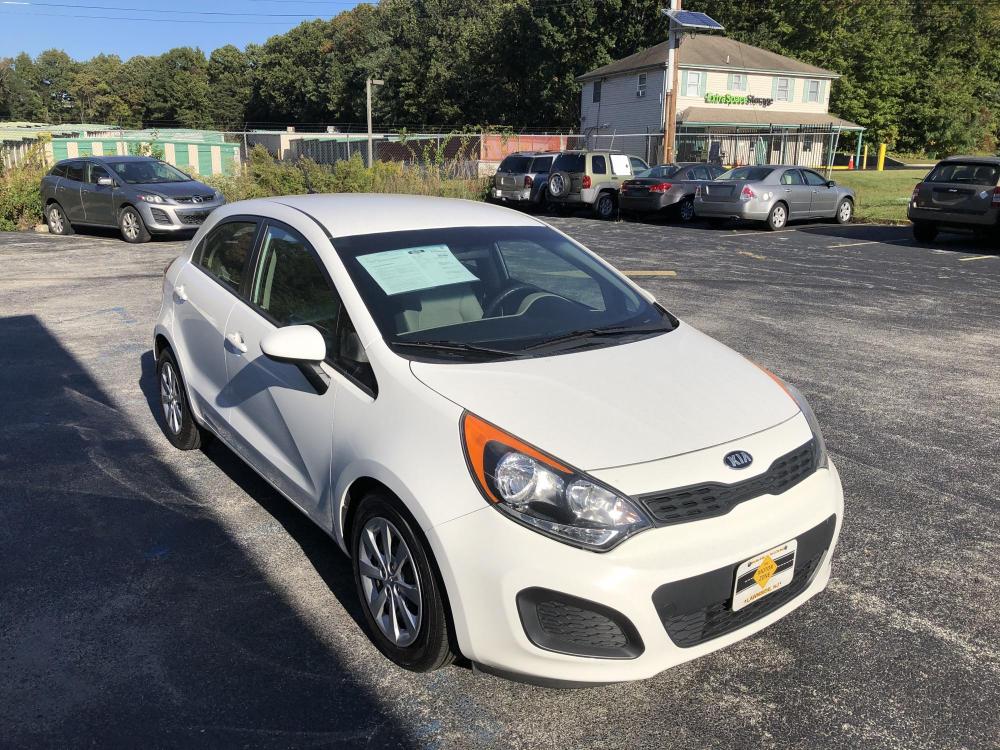 2015 White Kia Rio (KNADM5A30F6) with an 4-Cyl, 1.6 Liter engine, Automatic, 6-Spd transmission, located at 341 N White Horse Pike, Lawnside, NJ, 08045, (888) -696, 39.855621, -75.027451 - Photo #0