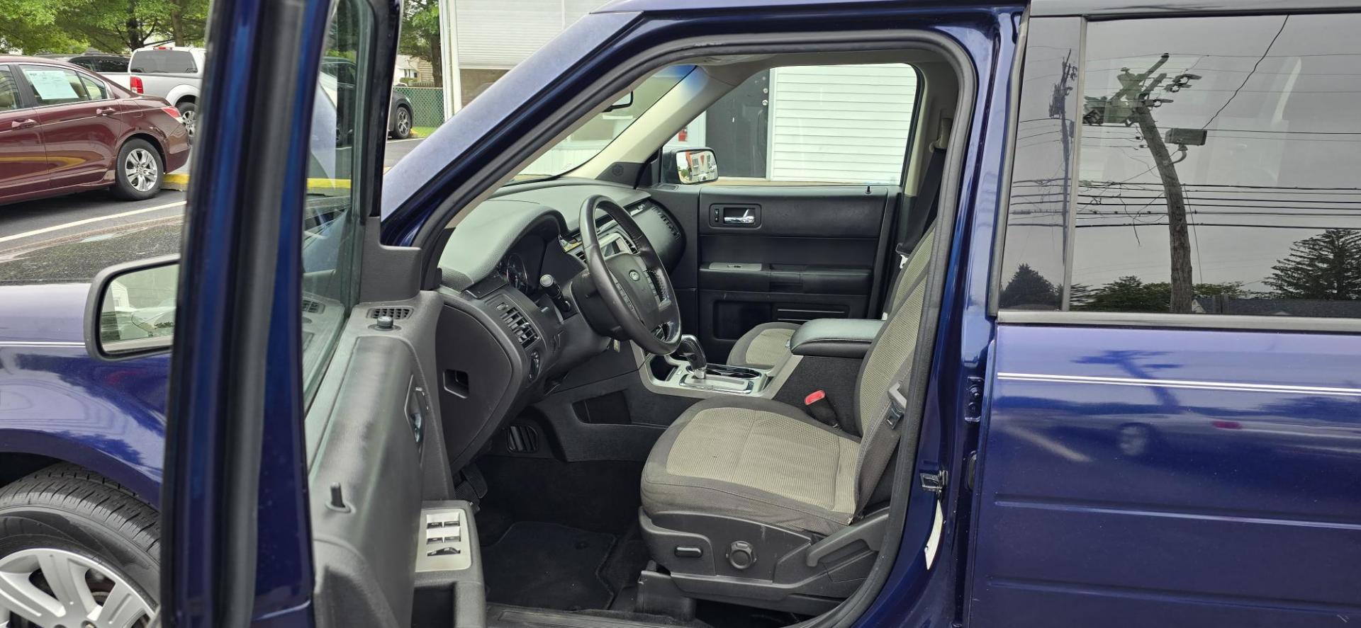 2011 Blue Ford Flex SE (2FMGK5BC0BB) with an V6, 3.5 Liter engine, Automatic, 6-Spd transmission, located at 1010 N White Horse Pike, Stratford, NJ, 08084, (856) 262-9500, 39.838921, -75.011497 - Photo#6