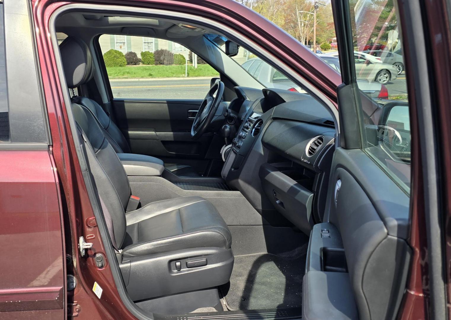 2013 Red Honda Pilot (5FNYF4H50DB) with an V6, i-VTEC, 3.5 Liter engine, Automatic, 5-Spd transmission, located at 1010 N White Horse Pike, Stratford, NJ, 08084, (856) 262-9500, 39.838921, -75.011497 - Photo#5