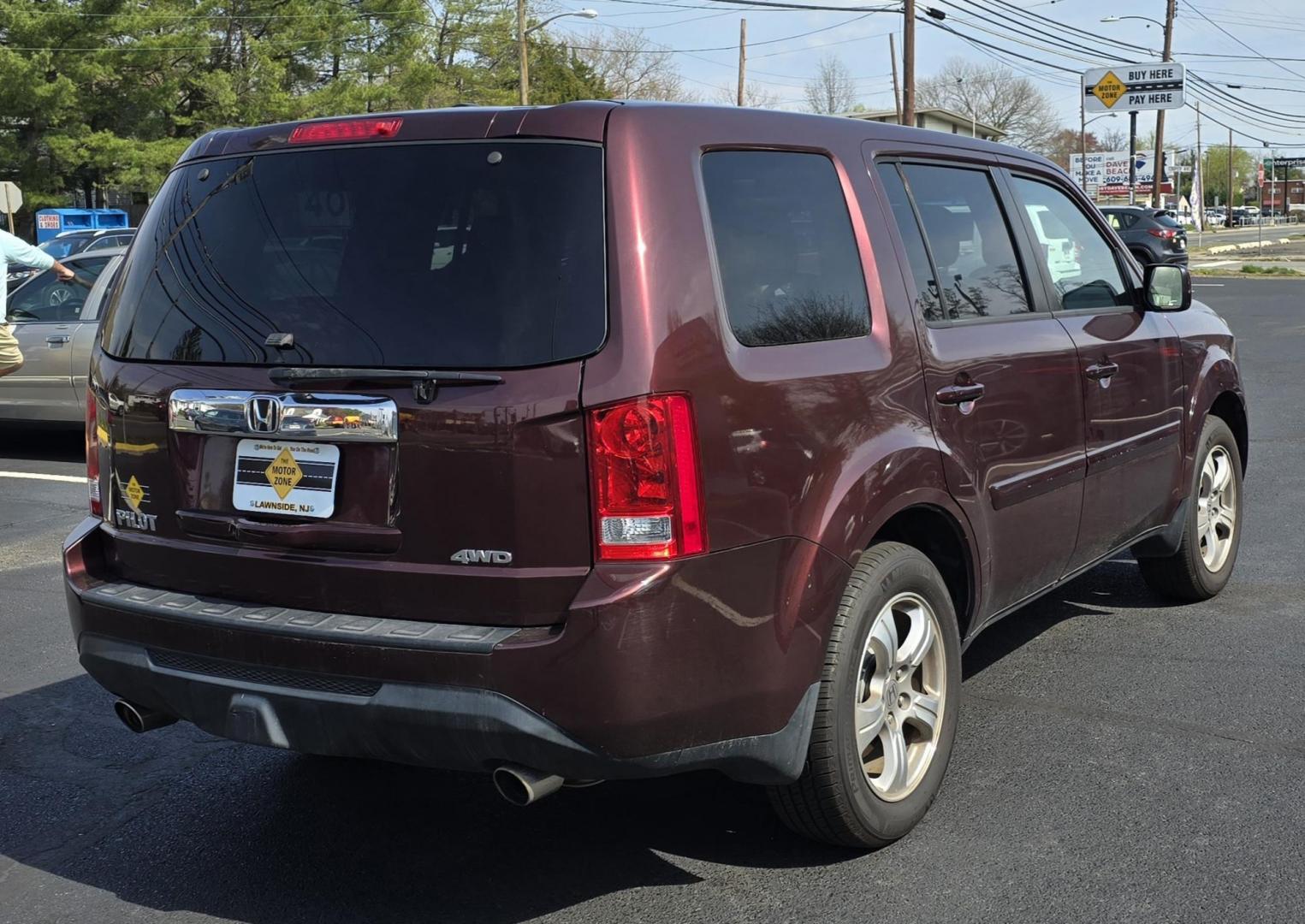 2013 Red Honda Pilot (5FNYF4H50DB) with an V6, i-VTEC, 3.5 Liter engine, Automatic, 5-Spd transmission, located at 1010 N White Horse Pike, Stratford, NJ, 08084, (856) 262-9500, 39.838921, -75.011497 - Photo#4