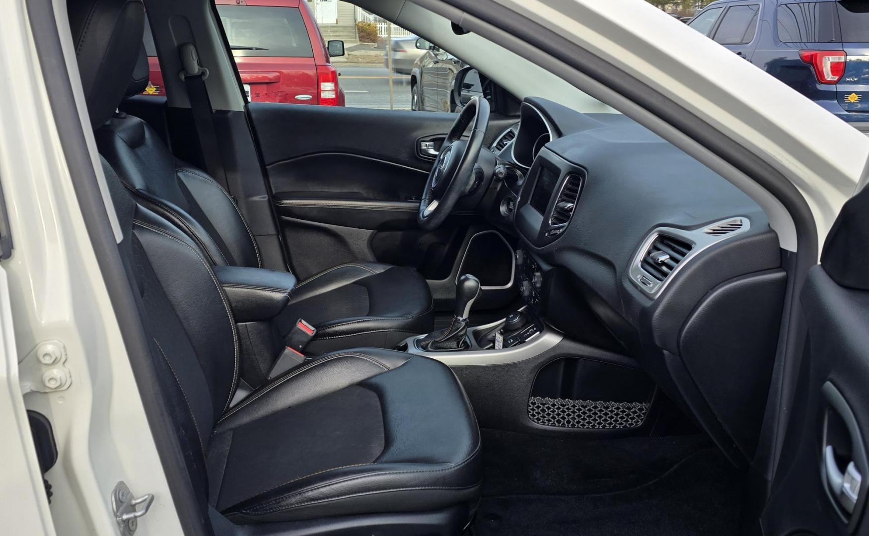 2018 White Jeep Compass Latitude (3C4NJDBB7JT) with an 4-Cyl, MultiAir, 2.4 Liter engine, Automatic, 9-Spd transmission, located at 1010 N White Horse Pike, Stratford, NJ, 08084, (856) 262-9500, 39.838921, -75.011497 - Photo#5