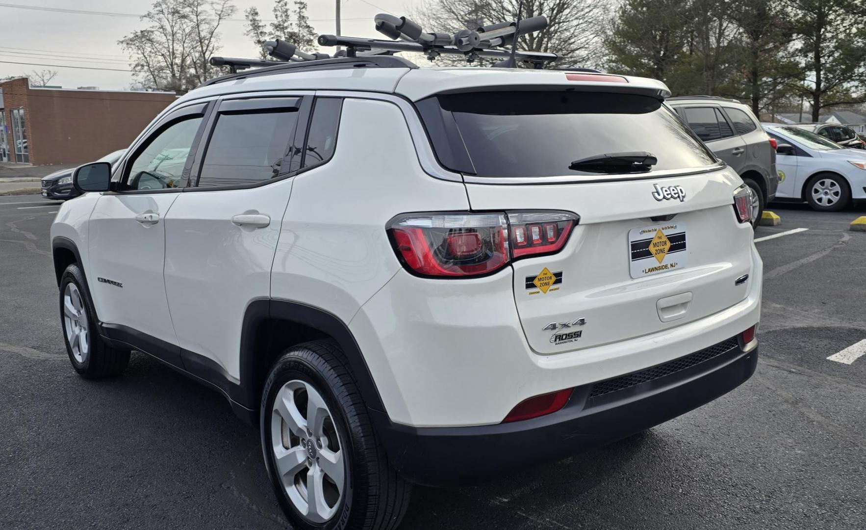 2018 White Jeep Compass Latitude (3C4NJDBB7JT) with an 4-Cyl, MultiAir, 2.4 Liter engine, Automatic, 9-Spd transmission, located at 1010 N White Horse Pike, Stratford, NJ, 08084, (856) 262-9500, 39.838921, -75.011497 - Photo#4