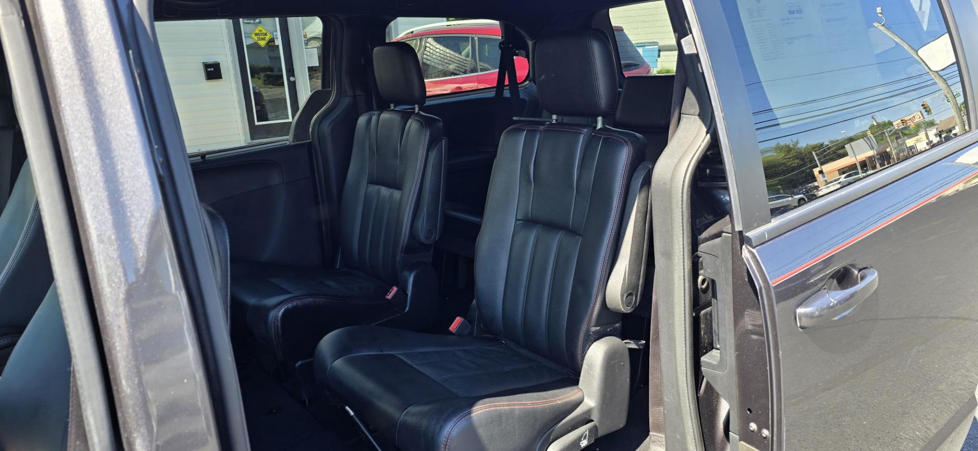 2019 Gray /Black Dodge Grand Caravan Passenger GT (2C4RDGEG8KR) with an V6, Flex Fuel, 3.6 Liter engine, Automatic, 6-Spd transmission, located at 1010 N White Horse Pike, Stratford, NJ, 08084, (856) 262-9500, 39.838921, -75.011497 - Photo#7