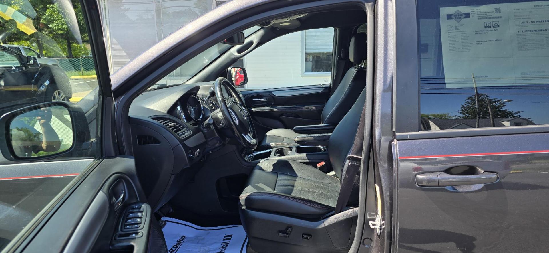 2019 Gray /Black Dodge Grand Caravan Passenger GT (2C4RDGEG8KR) with an V6, Flex Fuel, 3.6 Liter engine, Automatic, 6-Spd transmission, located at 1010 N White Horse Pike, Stratford, NJ, 08084, (856) 262-9500, 39.838921, -75.011497 - Photo#6