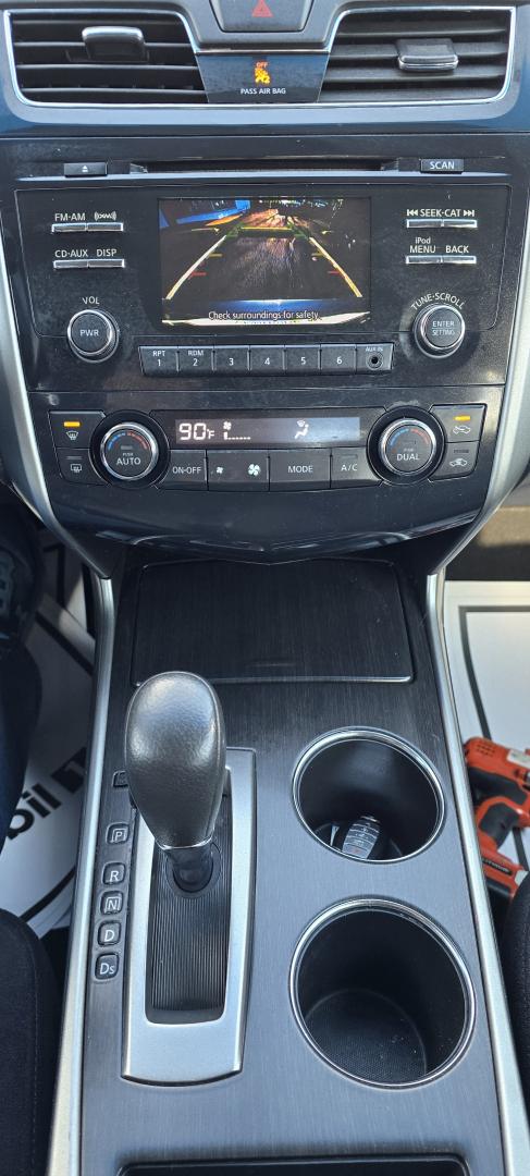 2013 Gray NISSAN Altima SV (1N4AL3AP3DN) with an 4-Cyl, 2.5 Liter engine, AUTOMATIC transmission, located at 1010 N White Horse Pike, Stratford, NJ, 08084, (856) 262-9500, 39.838921, -75.011497 - Photo#8