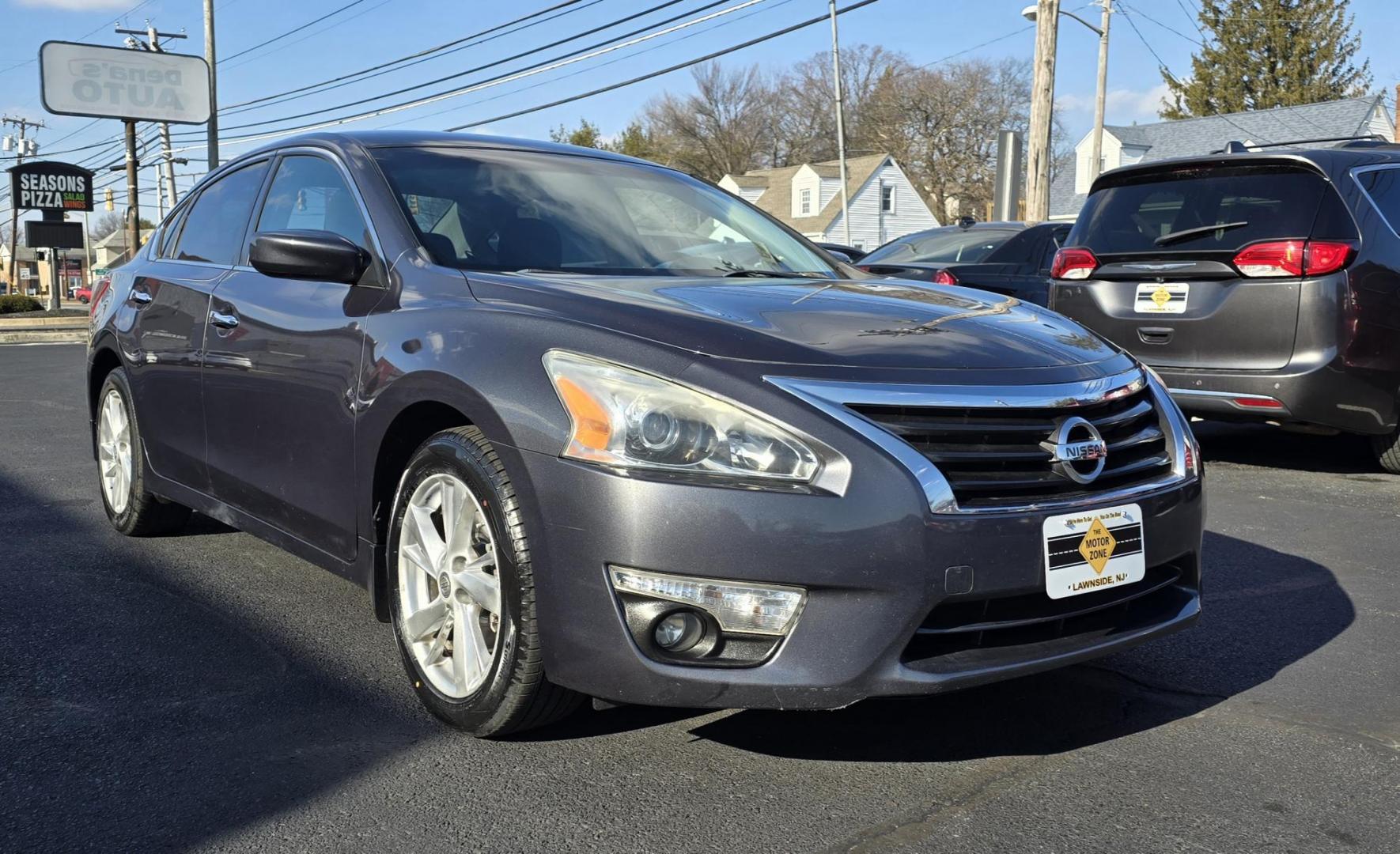 2013 Gray NISSAN Altima SV (1N4AL3AP3DN) with an 4-Cyl, 2.5 Liter engine, AUTOMATIC transmission, located at 1010 N White Horse Pike, Stratford, NJ, 08084, (856) 262-9500, 39.838921, -75.011497 - Photo#1