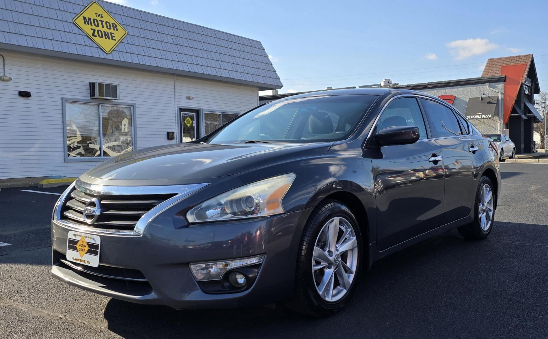 2013 Gray NISSAN Altima SV (1N4AL3AP3DN) with an 4-Cyl, 2.5 Liter engine, AUTOMATIC transmission, located at 1010 N White Horse Pike, Stratford, NJ, 08084, (856) 262-9500, 39.838921, -75.011497 - Photo#0