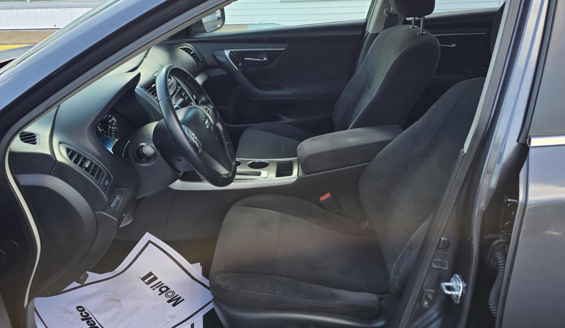 2013 Gray NISSAN Altima SV (1N4AL3AP3DN) with an 4-Cyl, 2.5 Liter engine, AUTOMATIC transmission, located at 1010 N White Horse Pike, Stratford, NJ, 08084, (856) 262-9500, 39.838921, -75.011497 - Photo#5