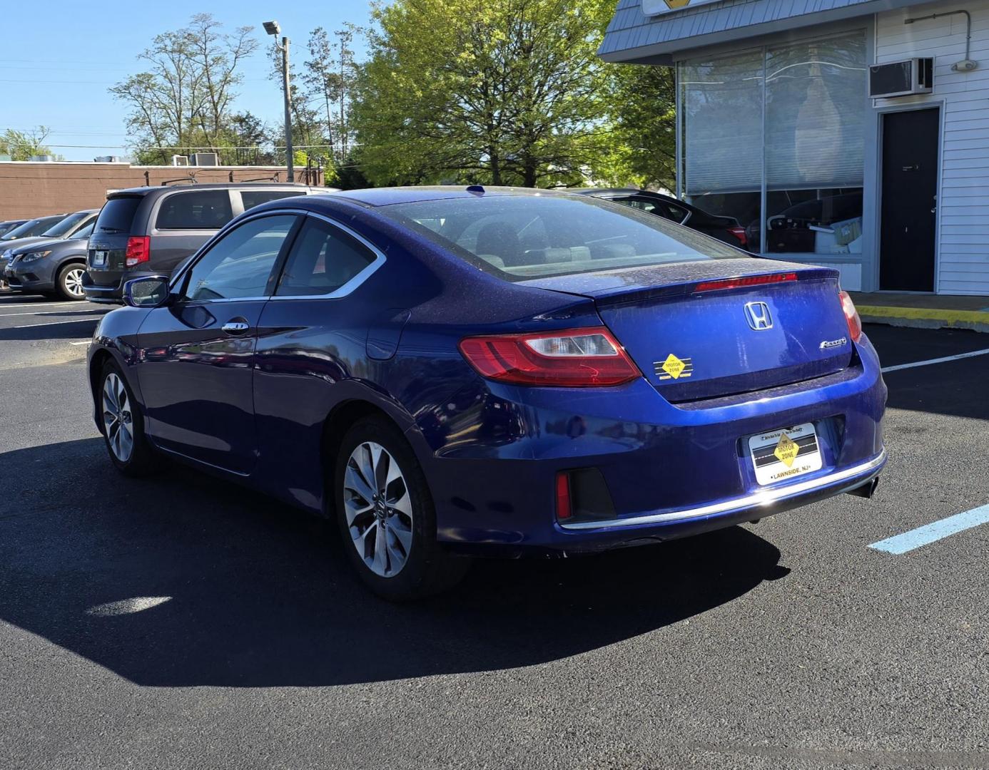 2015 Blue /Black Honda Accord EX-L (1HGCT1B8XFA) with an 4-Cyl, i-VTEC, 2.4 Liter engine, Auto, CVT w/Sport Mode transmission, located at 1010 N White Horse Pike, Stratford, NJ, 08084, (856) 262-9500, 39.838921, -75.011497 - Photo#4