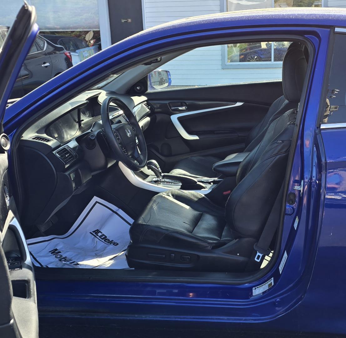 2015 Blue /Black Honda Accord EX-L (1HGCT1B8XFA) with an 4-Cyl, i-VTEC, 2.4 Liter engine, Auto, CVT w/Sport Mode transmission, located at 1010 N White Horse Pike, Stratford, NJ, 08084, (856) 262-9500, 39.838921, -75.011497 - Photo#5