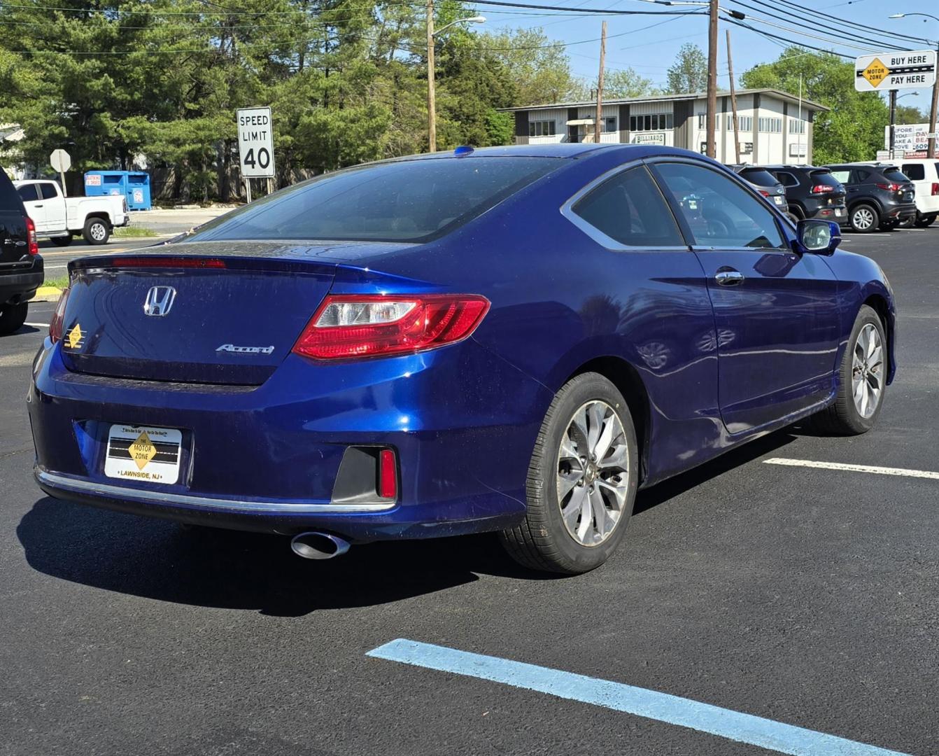 2015 Blue /Black Honda Accord EX-L (1HGCT1B8XFA) with an 4-Cyl, i-VTEC, 2.4 Liter engine, Auto, CVT w/Sport Mode transmission, located at 1010 N White Horse Pike, Stratford, NJ, 08084, (856) 262-9500, 39.838921, -75.011497 - Photo#3