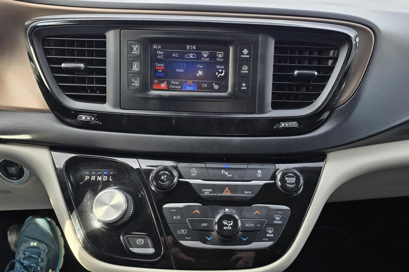 2017 Gray Chrysler Pacifica Touring (2C4RC1BG1HR) with an V6, 3.6 Liter engine, Automatic, 9-Spd transmission, located at 1010 N White Horse Pike, Stratford, NJ, 08084, (856) 262-9500, 39.838921, -75.011497 - Photo#8
