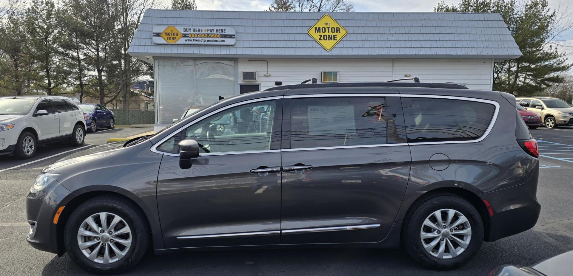 2017 Gray Chrysler Pacifica Touring (2C4RC1BG1HR) with an V6, 3.6 Liter engine, Automatic, 9-Spd transmission, located at 1010 N White Horse Pike, Stratford, NJ, 08084, (856) 262-9500, 39.838921, -75.011497 - Photo#4