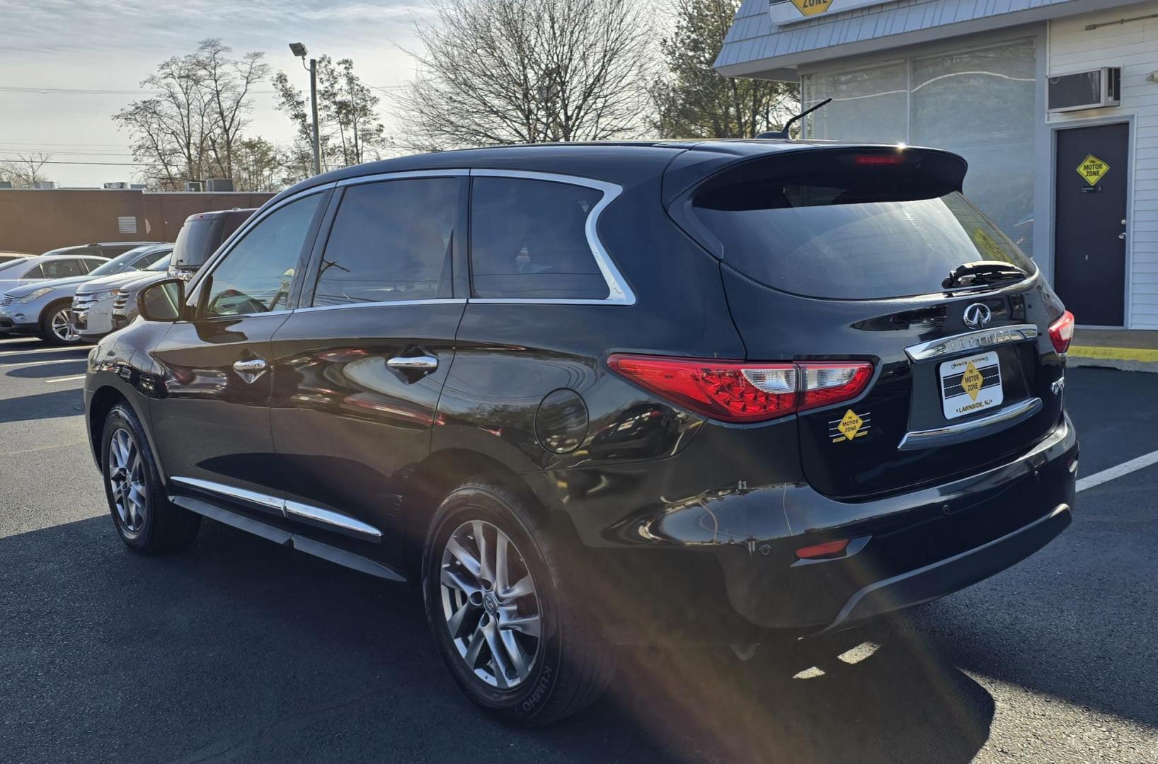 2014 Black INFINITI QX60 (5N1AL0MM3EC) with an V6, 3.5 Liter engine, Auto, CVT Manual Spt Mode transmission, located at 1010 N White Horse Pike, Stratford, NJ, 08084, (856) 262-9500, 39.838921, -75.011497 - Photo#3