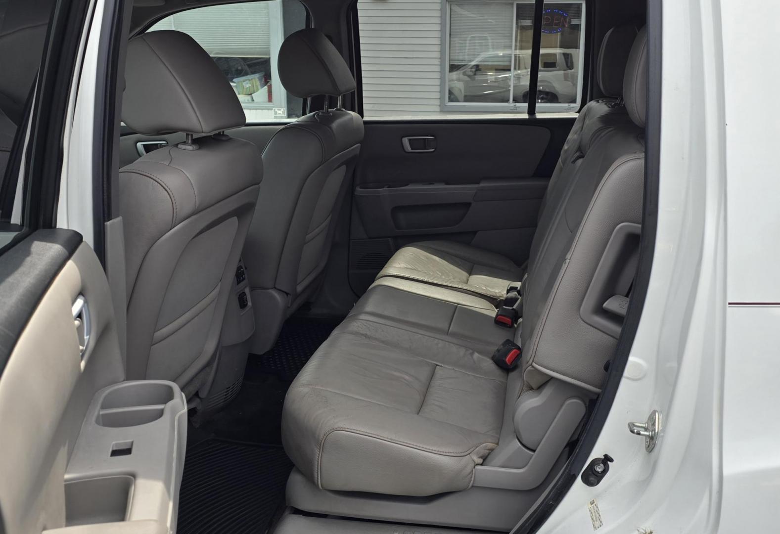 2012 White Honda Pilot EX-L (5FNYF4H77CB) with an V6, i-VTEC, 3.5 Liter engine, Automatic, 5-Spd transmission, located at 1010 N White Horse Pike, Stratford, NJ, 08084, (856) 262-9500, 39.838921, -75.011497 - Photo#6