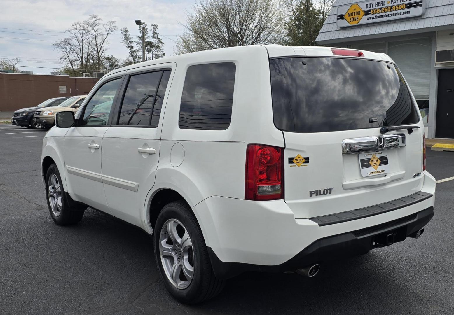 2012 White Honda Pilot EX-L (5FNYF4H77CB) with an V6, i-VTEC, 3.5 Liter engine, Automatic, 5-Spd transmission, located at 1010 N White Horse Pike, Stratford, NJ, 08084, (856) 262-9500, 39.838921, -75.011497 - Photo#3