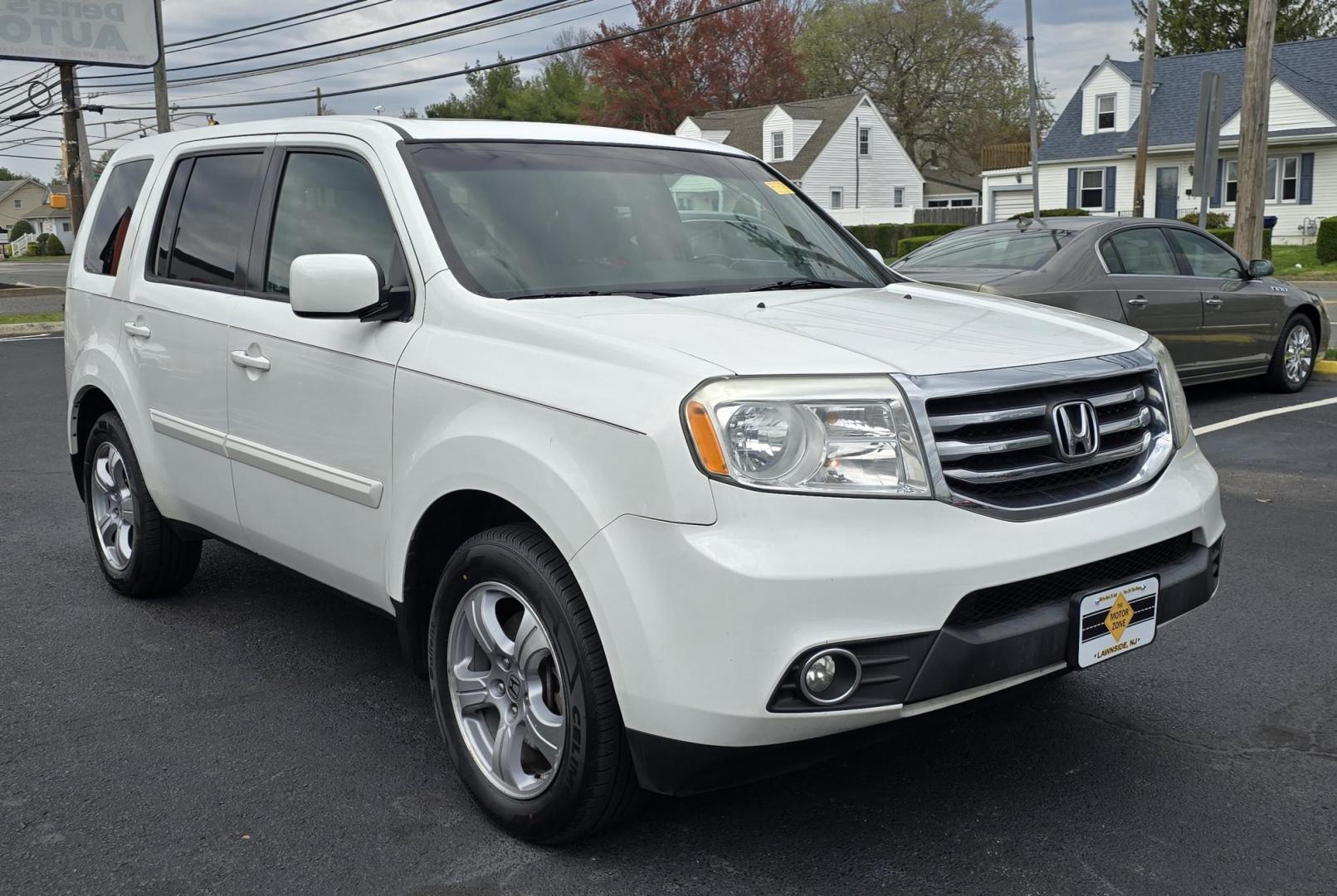 2012 White Honda Pilot EX-L (5FNYF4H77CB) with an V6, i-VTEC, 3.5 Liter engine, Automatic, 5-Spd transmission, located at 1010 N White Horse Pike, Stratford, NJ, 08084, (856) 262-9500, 39.838921, -75.011497 - Photo#1