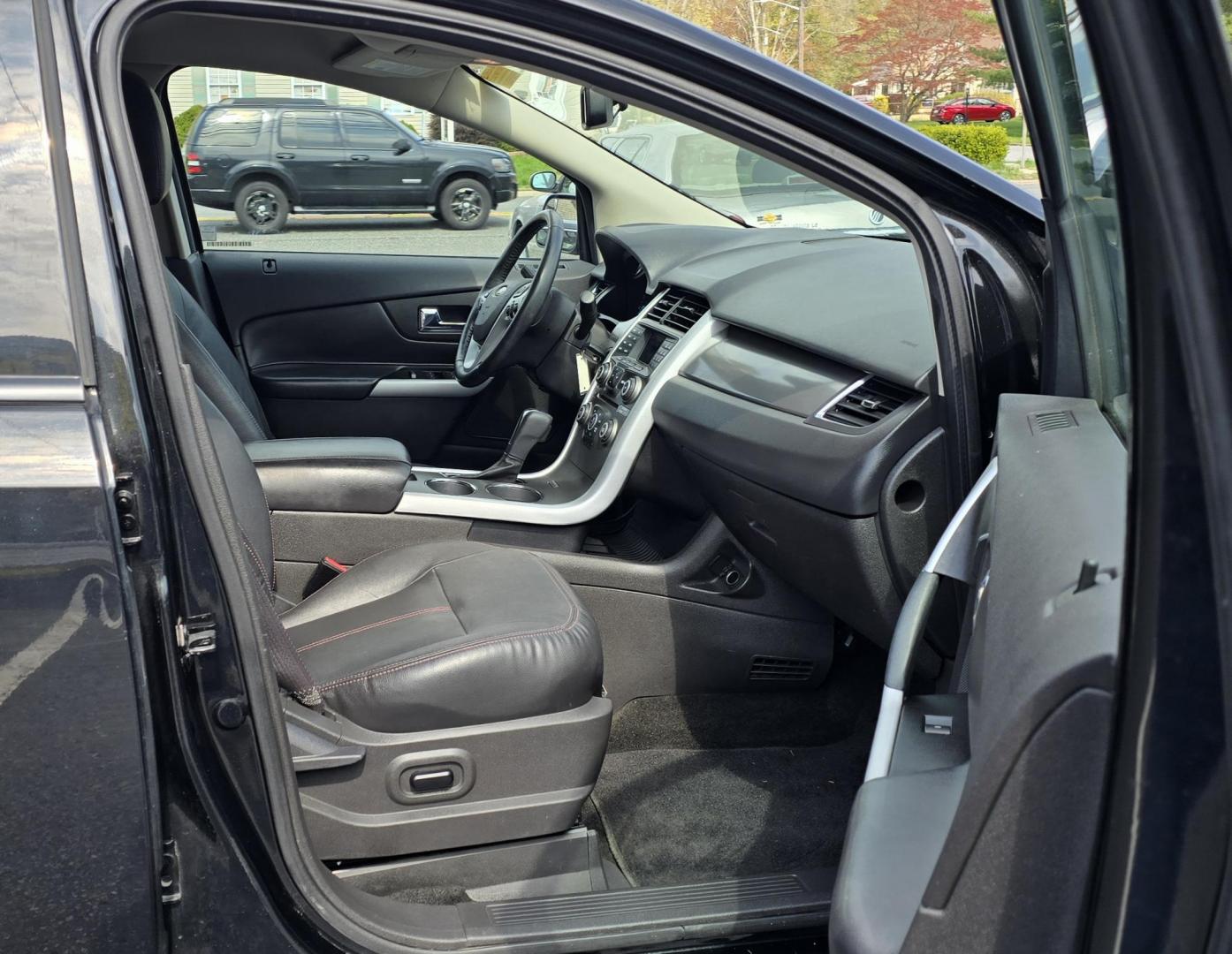 2013 Black Ford Edge (2FMDK3J96DB) with an 4-Cyl, EcoBoost, 2.0L engine, Auto, 6-Spd w/SelShft transmission, located at 1010 N White Horse Pike, Stratford, NJ, 08084, (856) 262-9500, 39.838921, -75.011497 - Photo#5