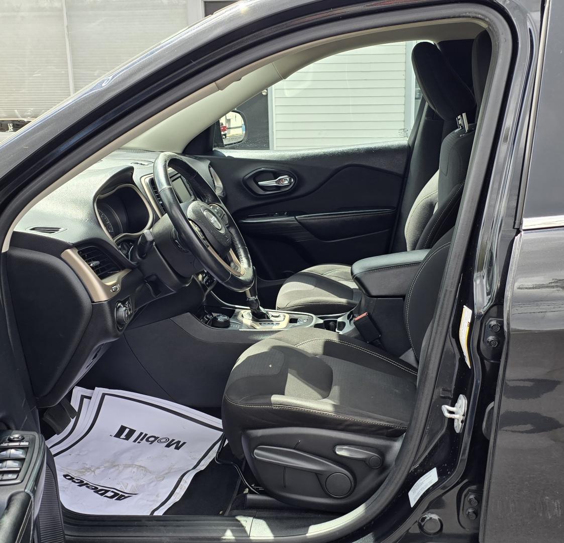 2015 Black /Black Jeep Cherokee Latitude 4WD (1C4PJMCB7FW) with an 2.4L L4 DOHC 16V engine, 9-Speed Automatic transmission, located at 1010 N White Horse Pike, Stratford, NJ, 08084, (856) 262-9500, 39.838921, -75.011497 - Photo#5