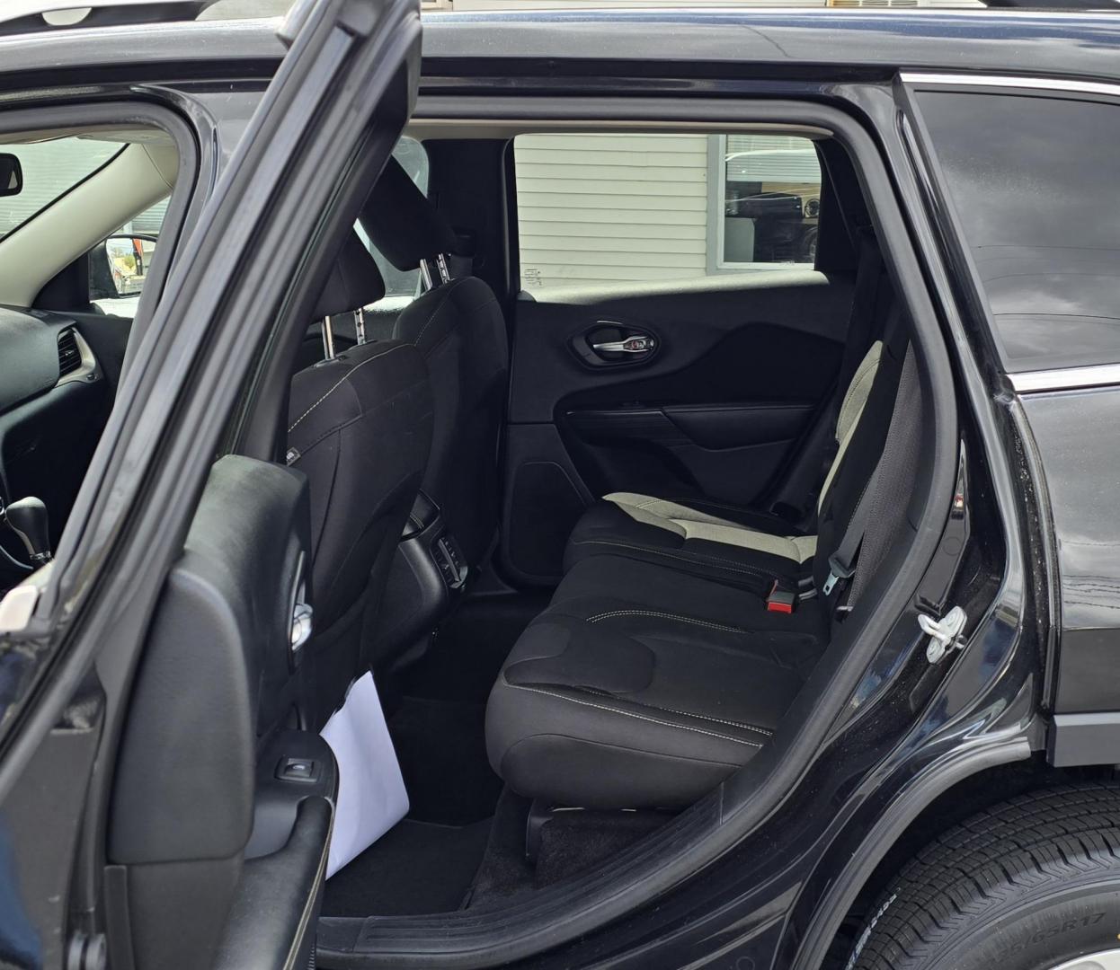 2015 Black /Black Jeep Cherokee Latitude 4WD (1C4PJMCB7FW) with an 2.4L L4 DOHC 16V engine, 9-Speed Automatic transmission, located at 1010 N White Horse Pike, Stratford, NJ, 08084, (856) 262-9500, 39.838921, -75.011497 - Photo#6