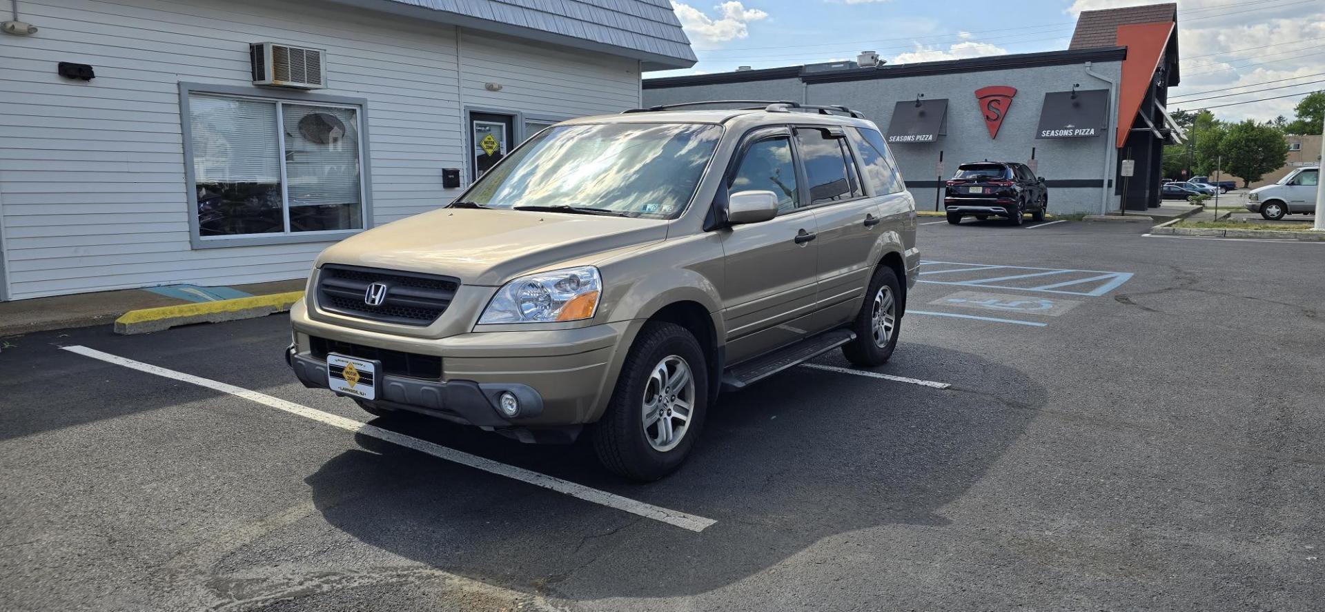 2005 GOLD /TAN Honda Pilot EX w/ Leather (5FNYF18585B) with an 3.5L V6 SOHC 24V engine, 5-Speed Automatic Overdrive transmission, located at 1010 N White Horse Pike, Stratford, NJ, 08084, (856) 262-9500, 39.838921, -75.011497 - Photo#0