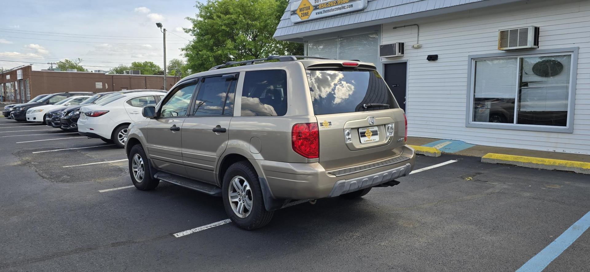 2005 GOLD /TAN Honda Pilot EX w/ Leather (5FNYF18585B) with an 3.5L V6 SOHC 24V engine, 5-Speed Automatic Overdrive transmission, located at 1010 N White Horse Pike, Stratford, NJ, 08084, (856) 262-9500, 39.838921, -75.011497 - Photo#3