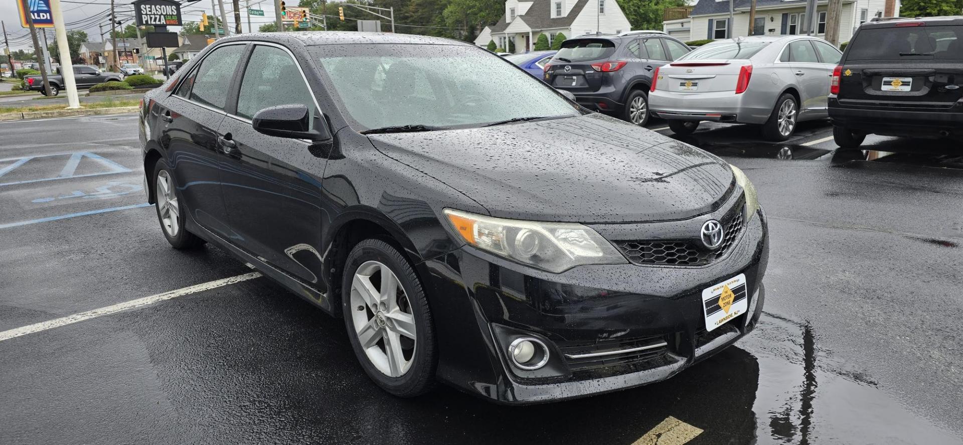 2013 Black /Black Toyota Camry SE (4T1BF1FK9DU) with an 2.5L L4 DOHC 16V engine, 6-Speed Automatic transmission, located at 1010 N White Horse Pike, Stratford, NJ, 08084, (856) 262-9500, 39.838921, -75.011497 - Photo#1