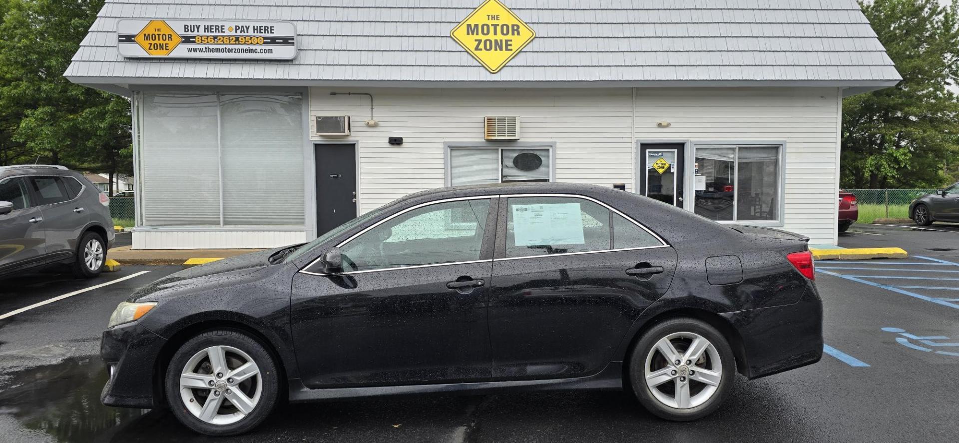 2013 Black /Black Toyota Camry SE (4T1BF1FK9DU) with an 2.5L L4 DOHC 16V engine, 6-Speed Automatic transmission, located at 1010 N White Horse Pike, Stratford, NJ, 08084, (856) 262-9500, 39.838921, -75.011497 - Photo#4