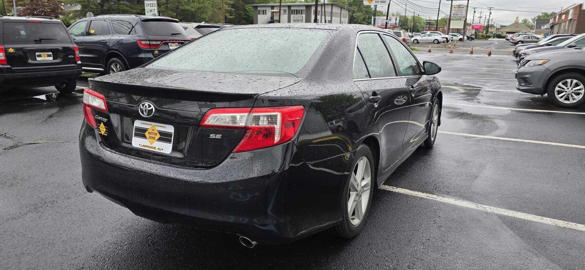 2013 Black /Black Toyota Camry SE (4T1BF1FK9DU) with an 2.5L L4 DOHC 16V engine, 6-Speed Automatic transmission, located at 1010 N White Horse Pike, Stratford, NJ, 08084, (856) 262-9500, 39.838921, -75.011497 - Photo#3