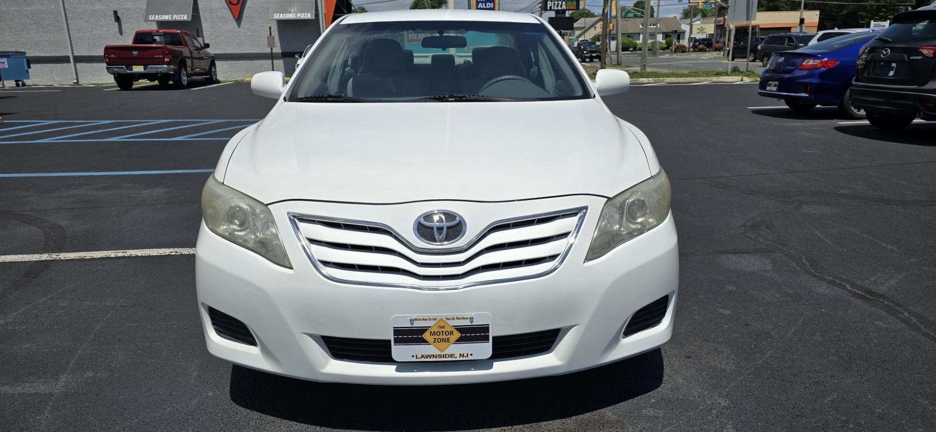 2011 White /Gray Toyota Camry SE (4T1BF3EK6BU) with an 2.5L L4 DOHC 16V engine, Automatic 6-Spd w/Overdrive transmission, located at 1010 N White Horse Pike, Stratford, NJ, 08084, (856) 262-9500, 39.838921, -75.011497 - Photo#2
