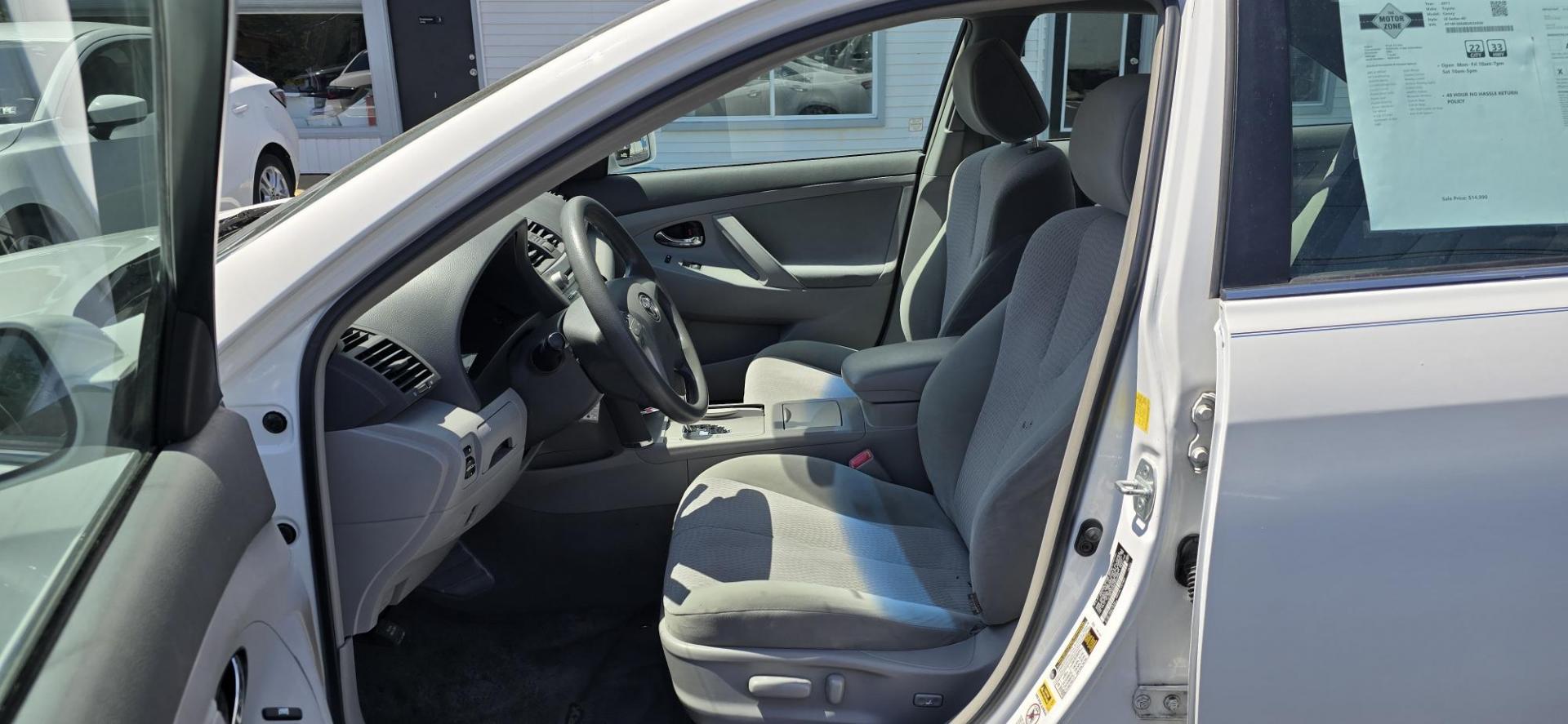2011 White /Gray Toyota Camry SE (4T1BF3EK6BU) with an 2.5L L4 DOHC 16V engine, Automatic 6-Spd w/Overdrive transmission, located at 1010 N White Horse Pike, Stratford, NJ, 08084, (856) 262-9500, 39.838921, -75.011497 - Photo#7