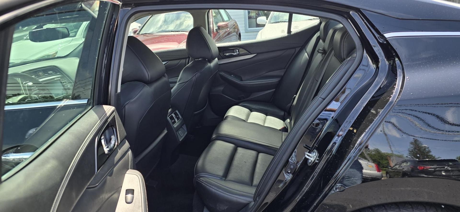 2018 Black /Black Nissan Maxima 3.5 SV (1N4AA6AP4JC) with an 3.5L V6 DOHC 24V engine, CVT transmission, located at 1010 N White Horse Pike, Stratford, NJ, 08084, (856) 262-9500, 39.838921, -75.011497 - Photo#7