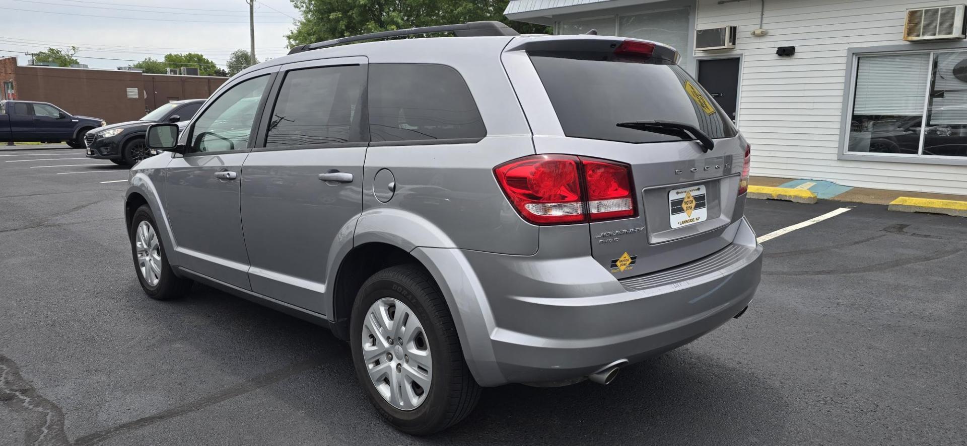 2017 Silver /Black Dodge Journey SE AWD (3C4PDDAG1HT) with an 3.6L V6 DOHC 24V engine, 6A transmission, located at 1010 N White Horse Pike, Stratford, NJ, 08084, (856) 262-9500, 39.838921, -75.011497 - Photo#2