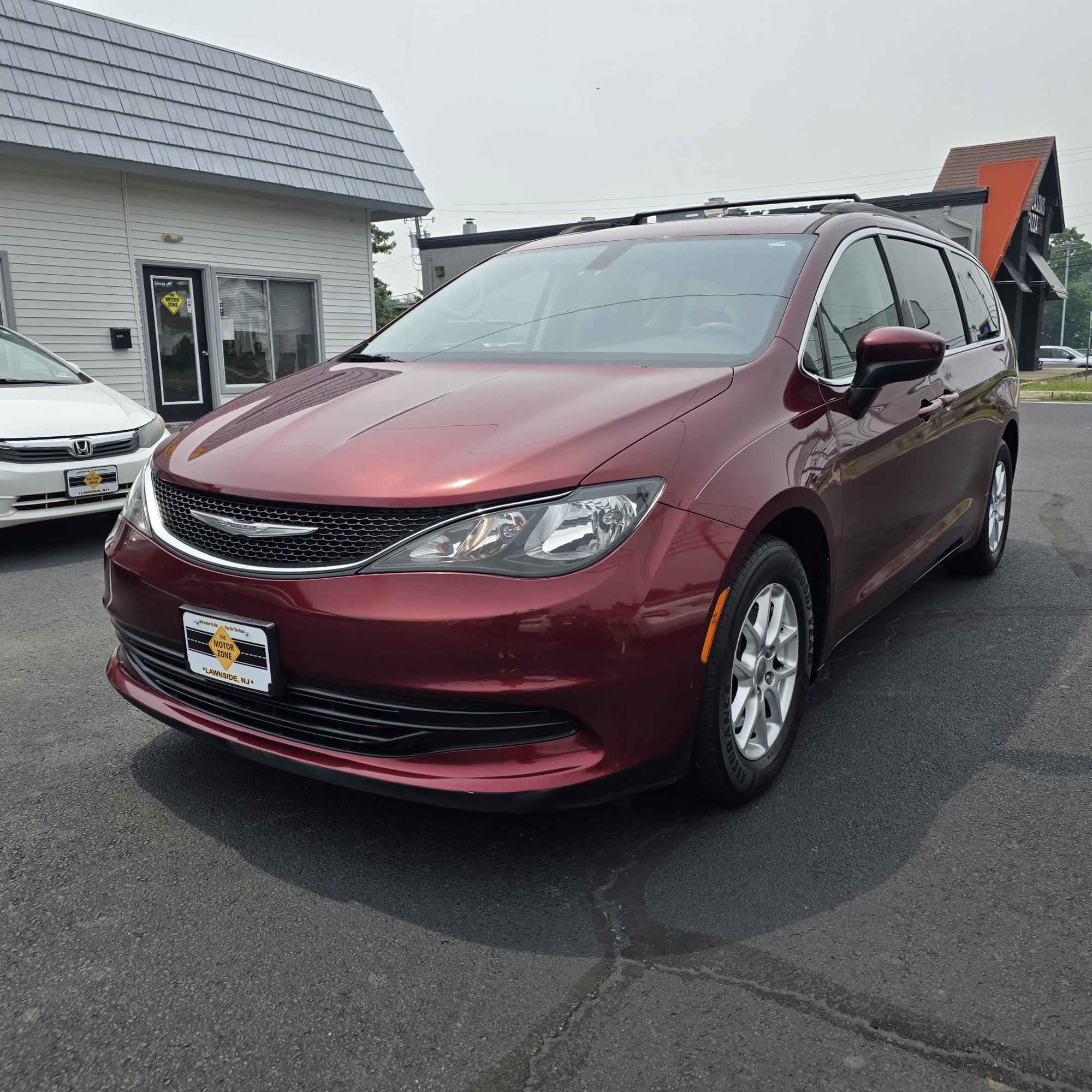 photo of 2017 Chrysler Pacifica Touring-L