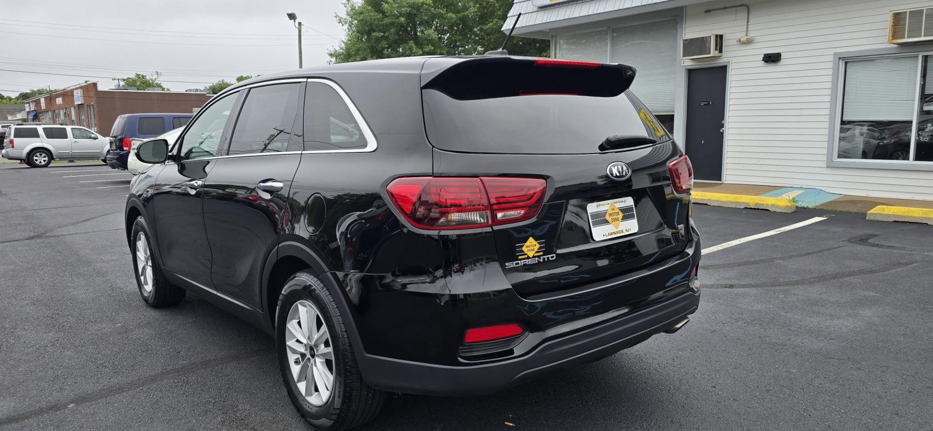 2019 Black /Cream Kia Sorento LX 2WD (5XYPG4A30KG) with an 2.4L L4 DOHC 16V engine, 6A transmission, located at 1010 N White Horse Pike, Stratford, NJ, 08084, (856) 262-9500, 39.838921, -75.011497 - Photo#3