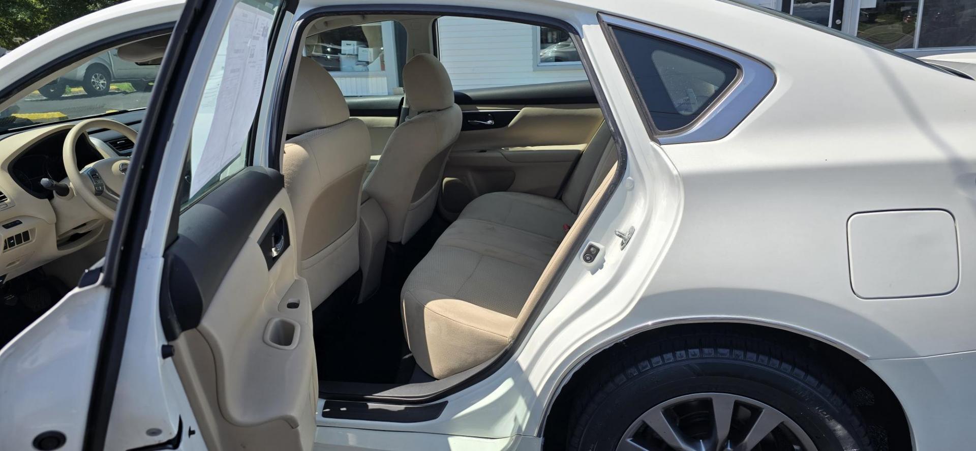 2015 Pearl White /Tan Nissan Altima 2.5 S (1N4AL3AP5FN) with an 2.5L L4 DOHC 16V engine, Continuously Variable Transmission transmission, located at 1010 N White Horse Pike, Stratford, NJ, 08084, (856) 262-9500, 39.838921, -75.011497 - The 2015 Nissan Altima continues to be a top choice among family sedans, delivering excellent fuel economy and a rare blend of comfort and agility. The 2015 Nissan Altima is a "just right" family sedan in most respects. You want fuel economy? Both the four-cylinder engine and the V6 are class leade - Photo#8
