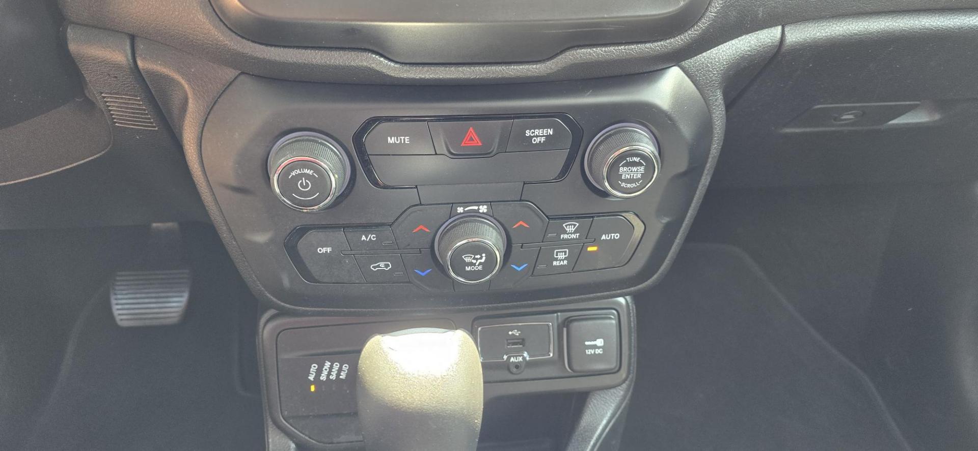 2018 ORANGE /BLACK Jeep Renegade Latitude 4WD (ZACCJBBB2JP) with an 2.4L L4 DOHC 16V engine, Automatic 9-Spd w/Overdrive transmission, located at 1010 N White Horse Pike, Stratford, NJ, 08084, (856) 262-9500, 39.838921, -75.011497 - Photo#11