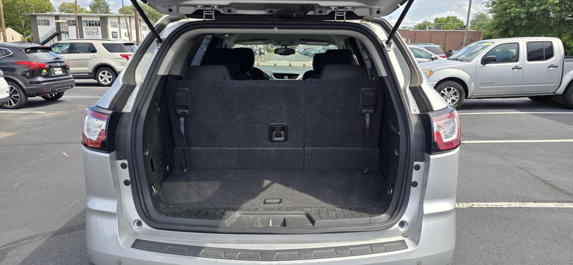 2017 Silver /Black Chevrolet Traverse 1LT AWD (1GNKVGKD5HJ) with an 3.6L V6 DOHC 24V engine, 6A transmission, located at 1010 N White Horse Pike, Stratford, NJ, 08084, (856) 262-9500, 39.838921, -75.011497 - Photo#8