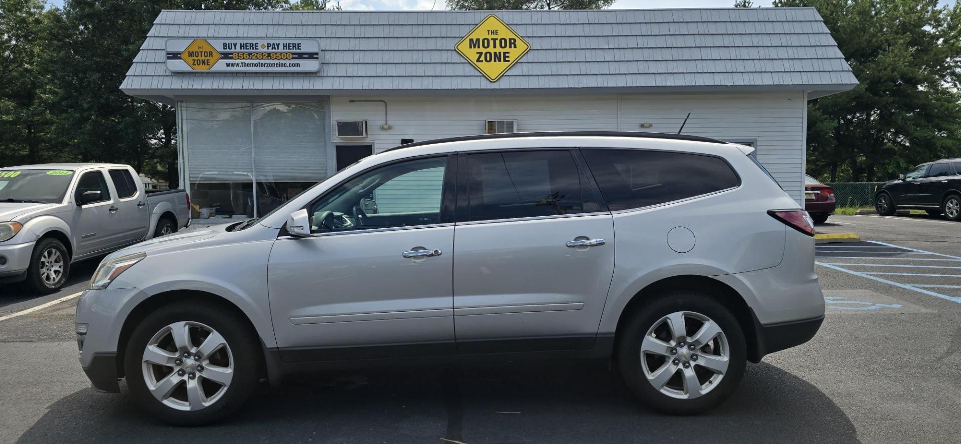 2017 Silver /Black Chevrolet Traverse 1LT AWD (1GNKVGKD5HJ) with an 3.6L V6 DOHC 24V engine, 6A transmission, located at 1010 N White Horse Pike, Stratford, NJ, 08084, (856) 262-9500, 39.838921, -75.011497 - Photo#4