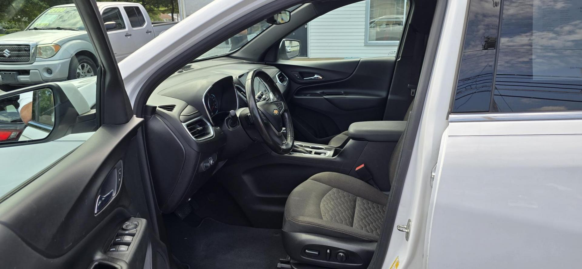 2018 White /Black Chevrolet Equinox LT AWD (2GNAXSEV4J6) with an 1.5L L4 DIR DOHC 16V TURBO engine, 6A transmission, located at 1010 N White Horse Pike, Stratford, NJ, 08084, (856) 262-9500, 39.838921, -75.011497 - Photo#8