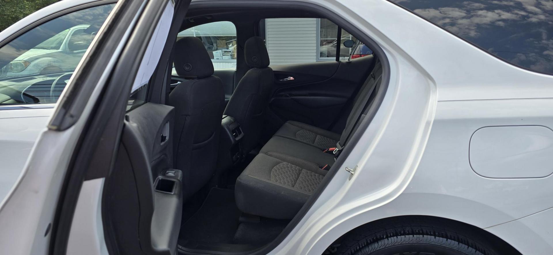 2018 White /Black Chevrolet Equinox LT AWD (2GNAXSEV4J6) with an 1.5L L4 DIR DOHC 16V TURBO engine, 6A transmission, located at 1010 N White Horse Pike, Stratford, NJ, 08084, (856) 262-9500, 39.838921, -75.011497 - Photo#9