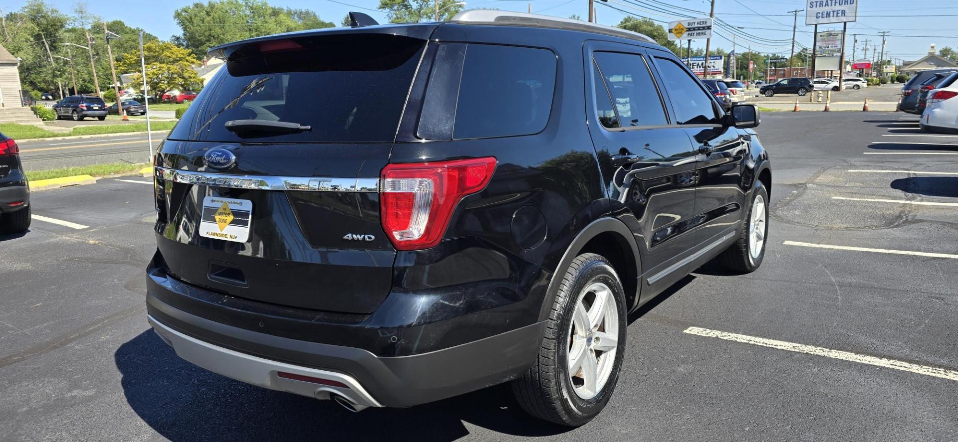 2016 Black /Black Ford Explorer XLT 4WD (1FM5K8D83GG) with an 3.5L V6 DOHC 24V engine, 6-Speed Automatic transmission, located at 1010 N White Horse Pike, Stratford, NJ, 08084, (856) 262-9500, 39.838921, -75.011497 - Photo#3