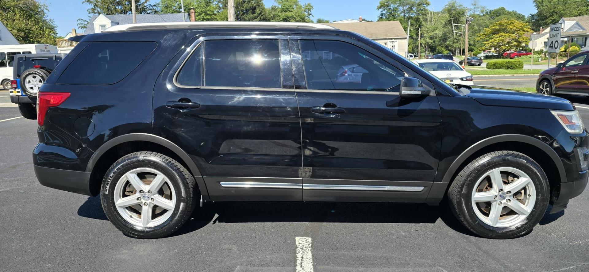 2016 Black /Black Ford Explorer XLT 4WD (1FM5K8D83GG) with an 3.5L V6 DOHC 24V engine, 6-Speed Automatic transmission, located at 1010 N White Horse Pike, Stratford, NJ, 08084, (856) 262-9500, 39.838921, -75.011497 - Photo#4