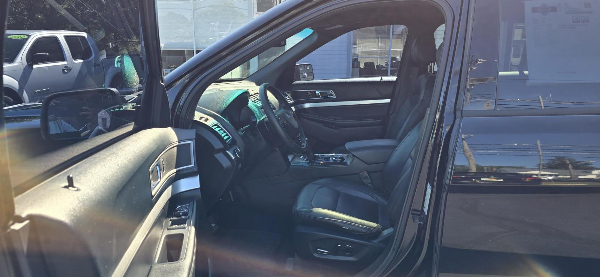 2016 Black /Black Ford Explorer XLT 4WD (1FM5K8D83GG) with an 3.5L V6 DOHC 24V engine, 6-Speed Automatic transmission, located at 1010 N White Horse Pike, Stratford, NJ, 08084, (856) 262-9500, 39.838921, -75.011497 - Photo#9
