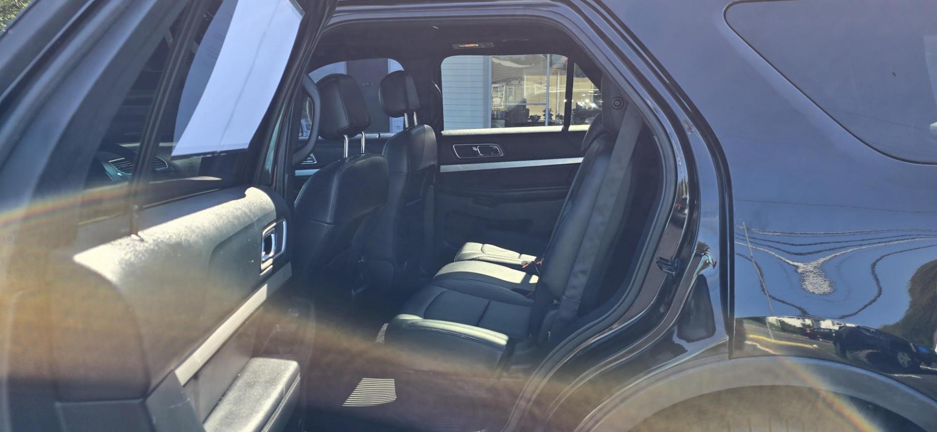 2016 Black /Black Ford Explorer XLT 4WD (1FM5K8D83GG) with an 3.5L V6 DOHC 24V engine, 6-Speed Automatic transmission, located at 1010 N White Horse Pike, Stratford, NJ, 08084, (856) 262-9500, 39.838921, -75.011497 - Photo#10