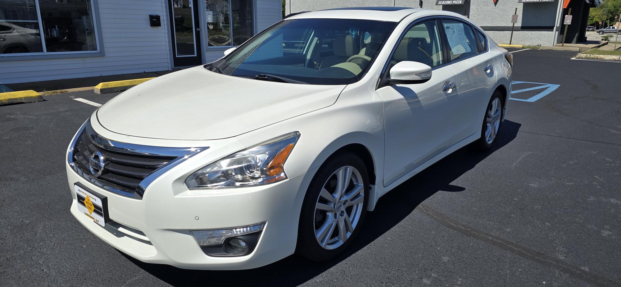 photo of 2015 Nissan Altima 3.5 SV