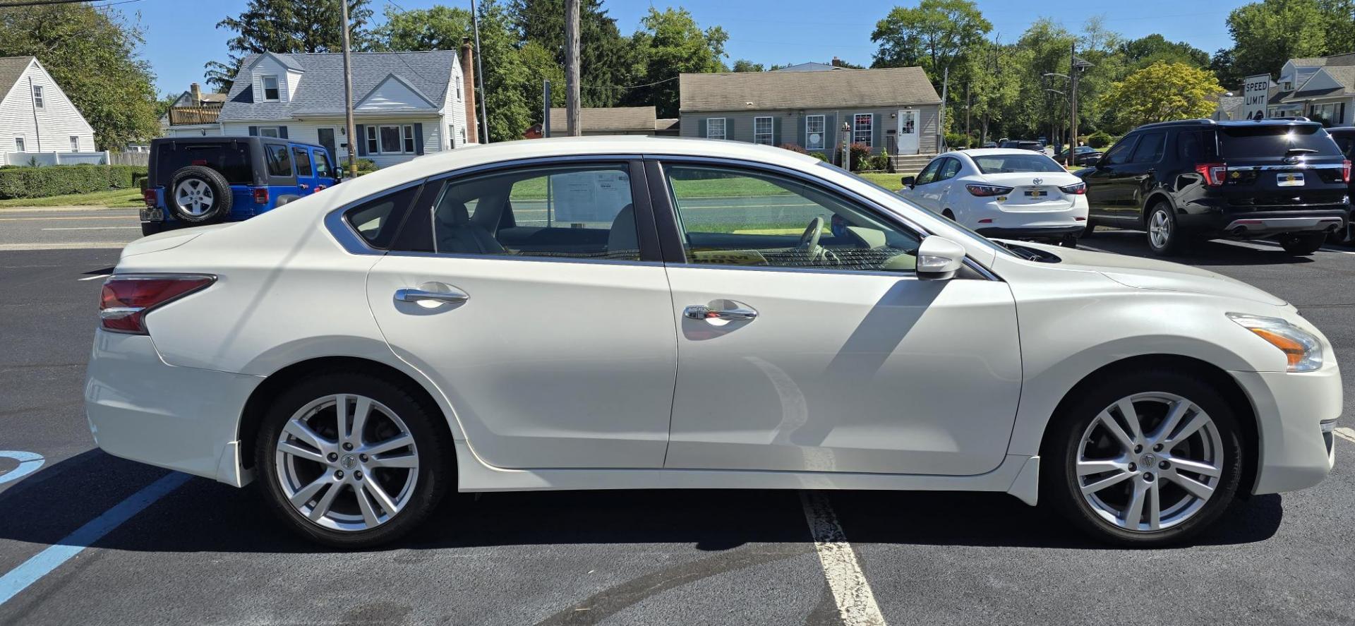 2015 Pearl White /Tan Leather Nissan Altima 3.5 SV (1N4BL3AP1FC) with an 3.5L V6 DOHC 24V engine, Continuously Variable Transmission transmission, located at 1010 N White Horse Pike, Stratford, NJ, 08084, (856) 262-9500, 39.838921, -75.011497 - Photo#5