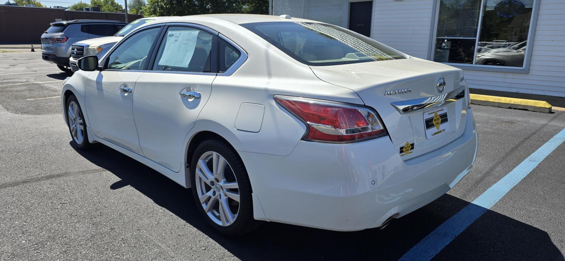 2015 Pearl White /Tan Leather Nissan Altima 3.5 SV (1N4BL3AP1FC) with an 3.5L V6 DOHC 24V engine, Continuously Variable Transmission transmission, located at 1010 N White Horse Pike, Stratford, NJ, 08084, (856) 262-9500, 39.838921, -75.011497 - Photo#3