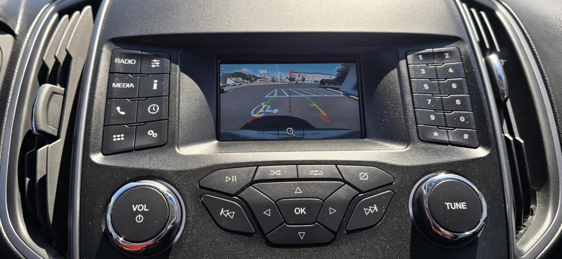 2019 White /Black Ford Edge SE AWD (2FMPK4G91KB) with an 2.0L L4 DOHC 16V engine, 6A transmission, located at 1010 N White Horse Pike, Stratford, NJ, 08084, (856) 262-9500, 39.838921, -75.011497 - Photo#12