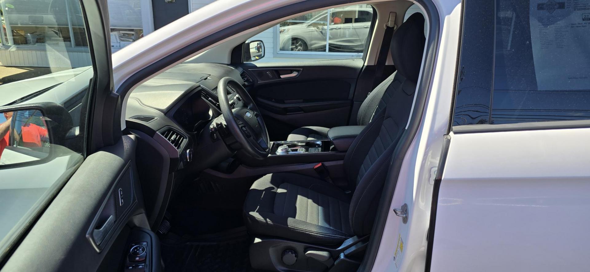 2019 White /Black Ford Edge SE AWD (2FMPK4G91KB) with an 2.0L L4 DOHC 16V engine, 6A transmission, located at 1010 N White Horse Pike, Stratford, NJ, 08084, (856) 262-9500, 39.838921, -75.011497 - Photo#9